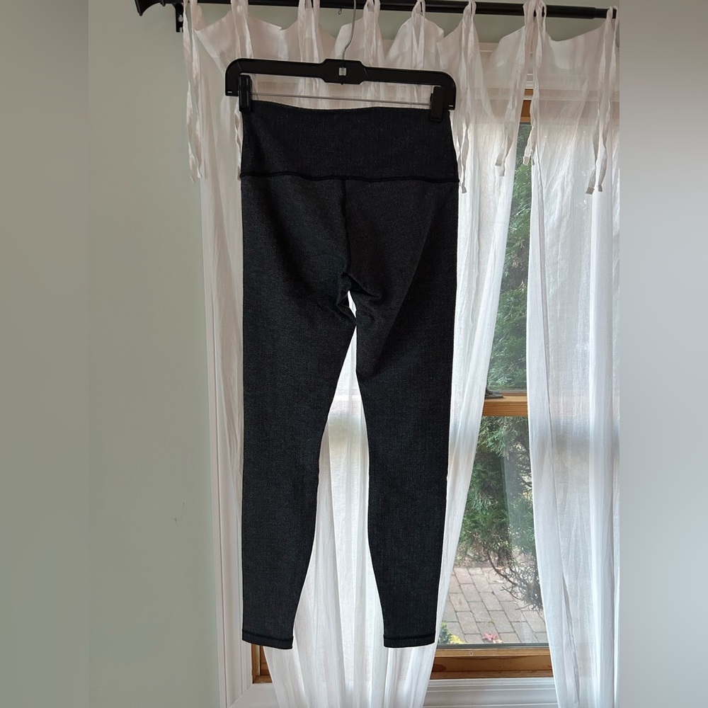 Lululemon - Picture 2 of 5